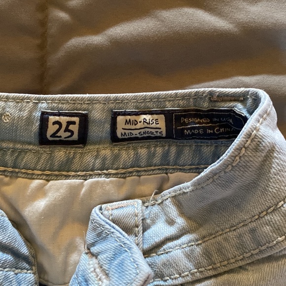 Too small has a pinks stain on the back no sure what bleed on it. - Picture 3 of 3